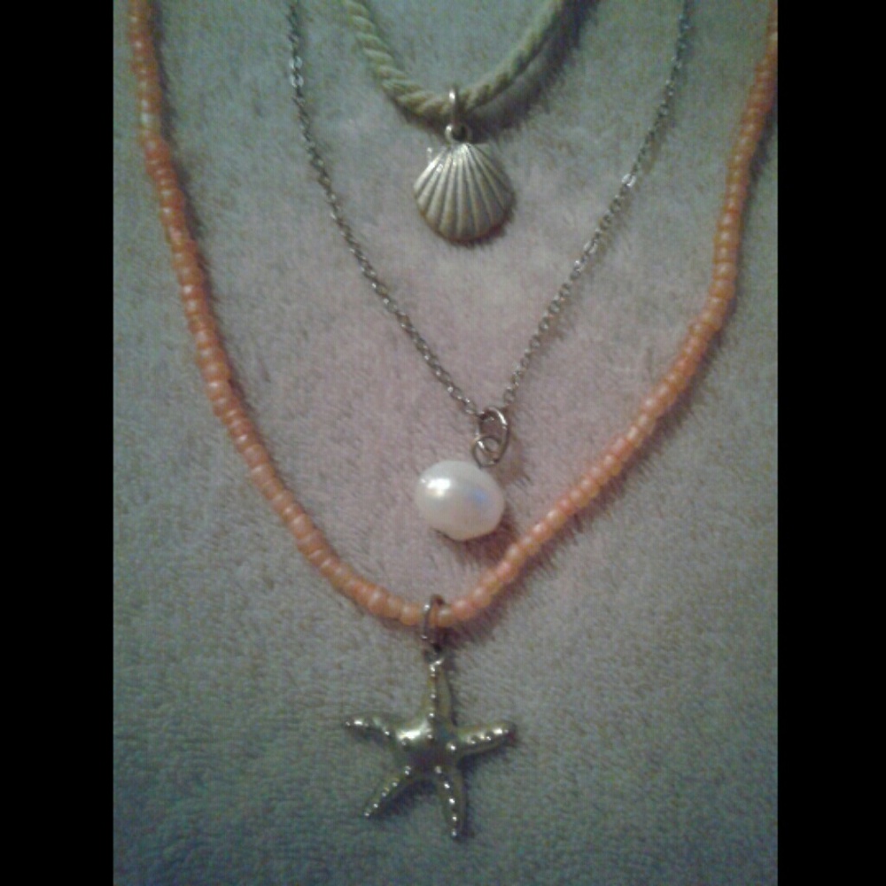 Shell Layered Necklace - Picture 2 of 4